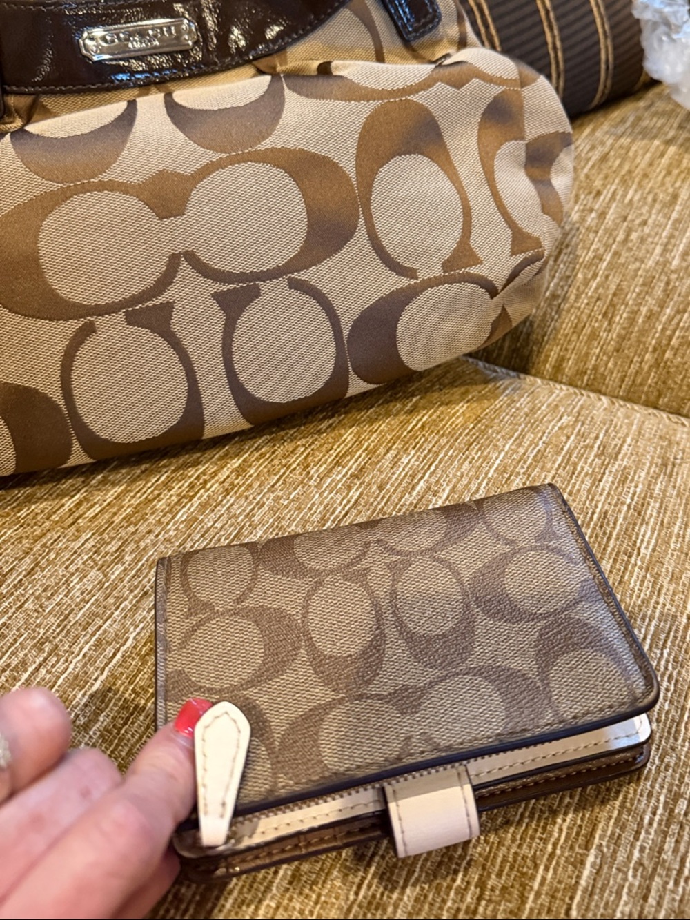Coach Brown Monogram Canvas Wallet with White Leather and Tab Accent 💼 - Picture 4 of 16